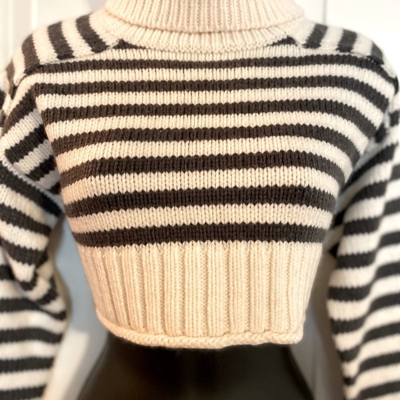 “ZARA” Cropped Turtleneck Sweater - Picture 8 of 15